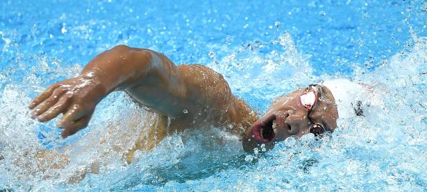 爱游戏登录-游泳比赛男子自由泳预赛展开