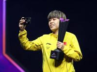 爱游戏入口-体育风云变幻无穷，球员奋力拼搏争夺奖杯