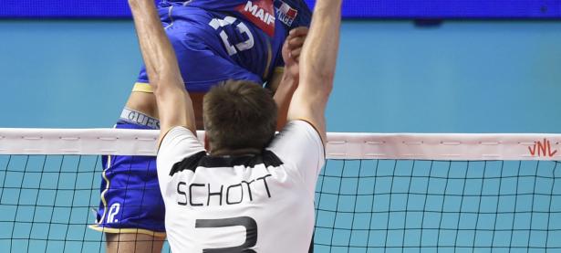 爱游戏在线登录-戛纳足球队在联赛中取得重要胜利