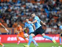 大连一方客场取胜，反击强劲