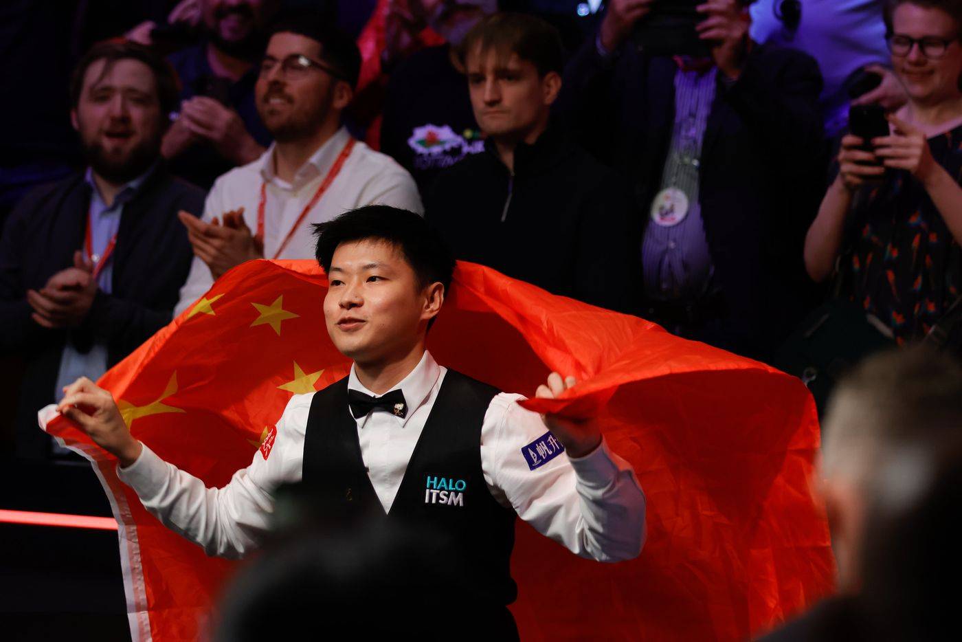 意甲冠军奖杯悬念重重，角逐激烈