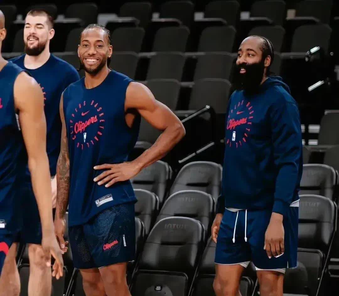 包含快船队经理公开新赛季计划欲重振球队雄风的词条