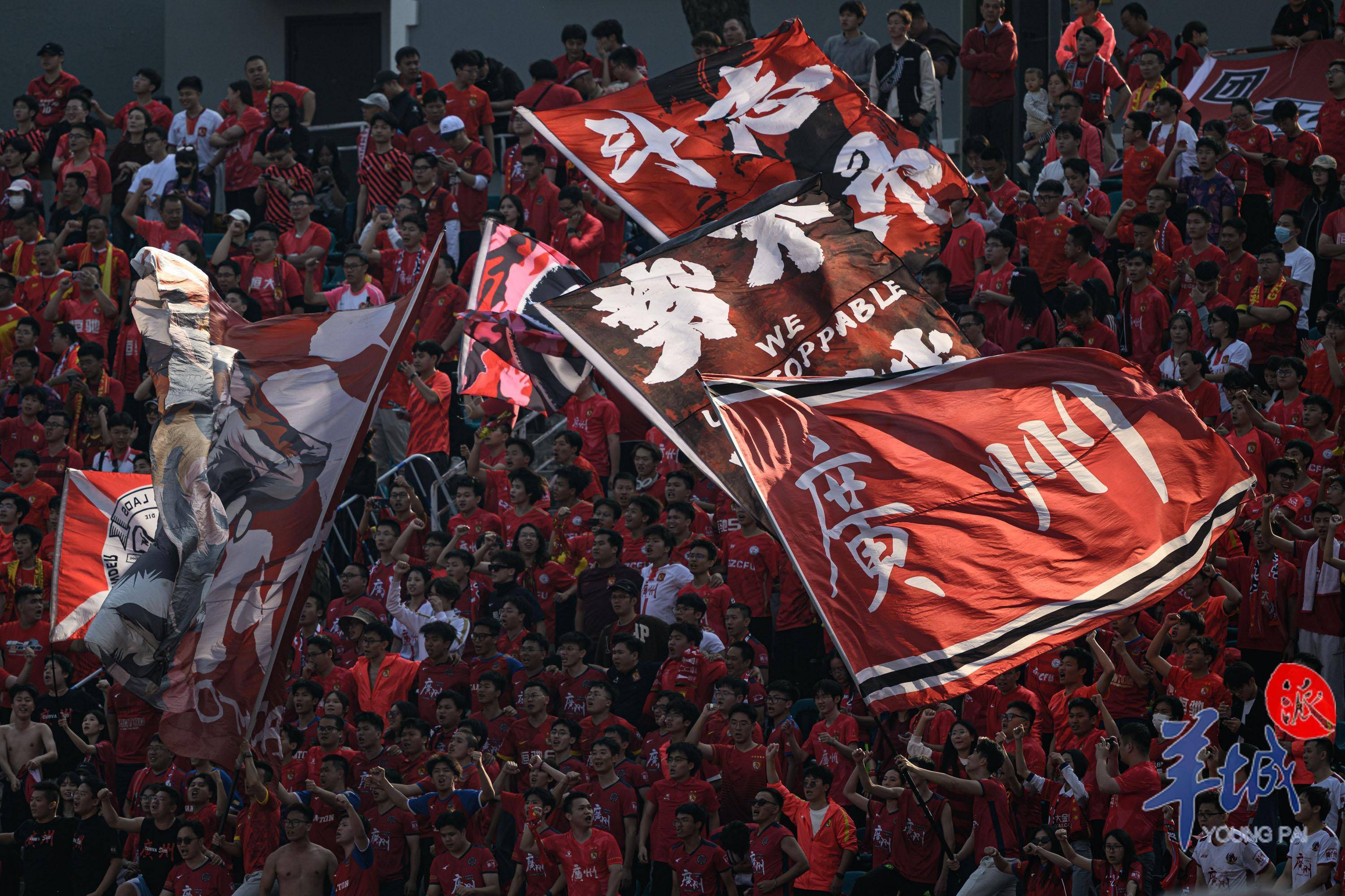 广州队球员在比赛中表现稳定，取得胜利