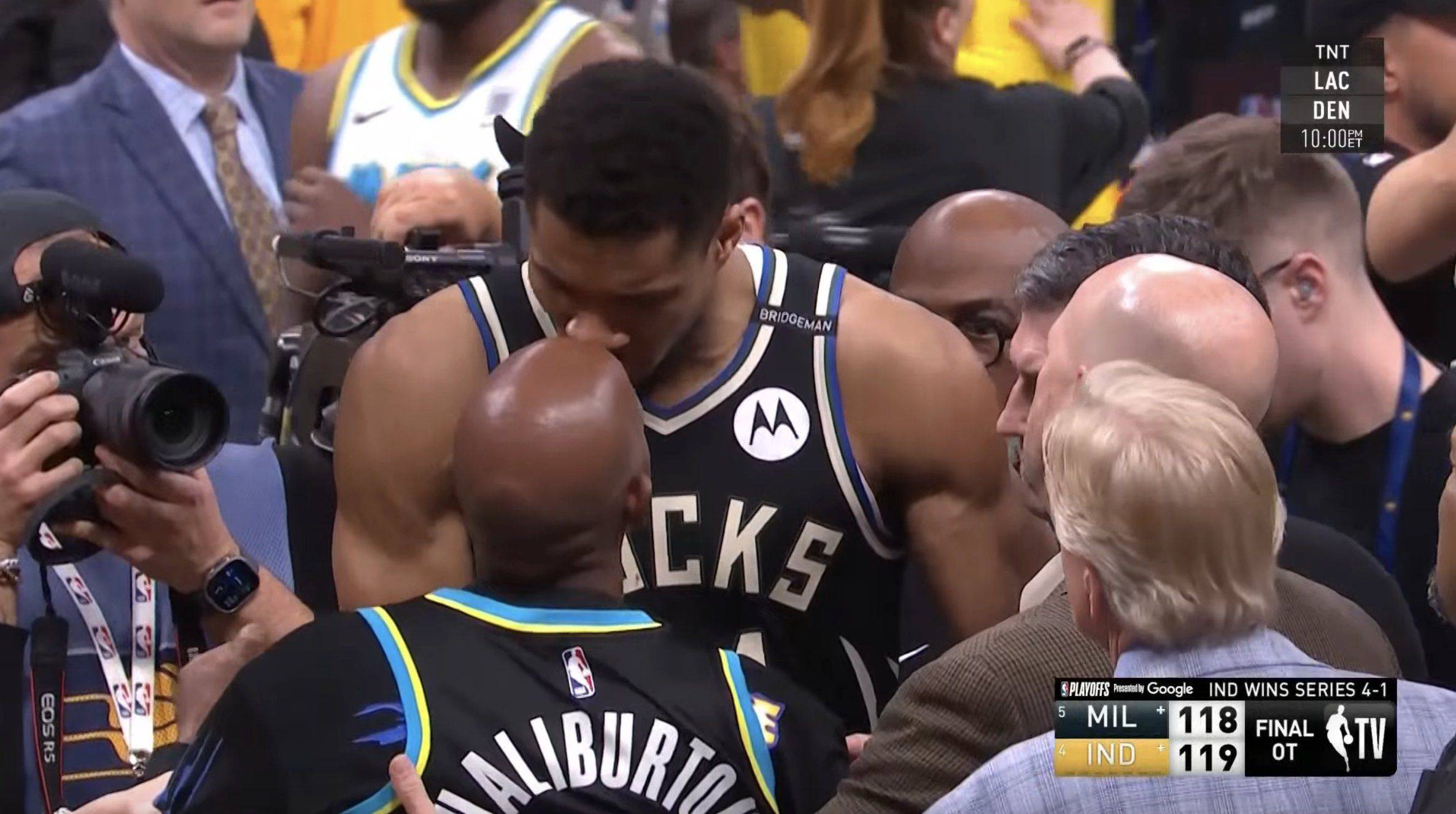 包含雄鹿胜奇才，字母哥三双毫无悬念胜出的词条