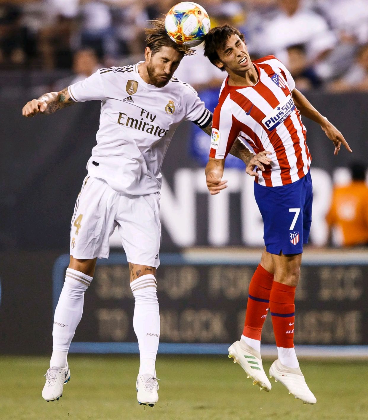 沸腾的欧洲赛场：球队们为荣耀不惜一切拼杀的简单介绍