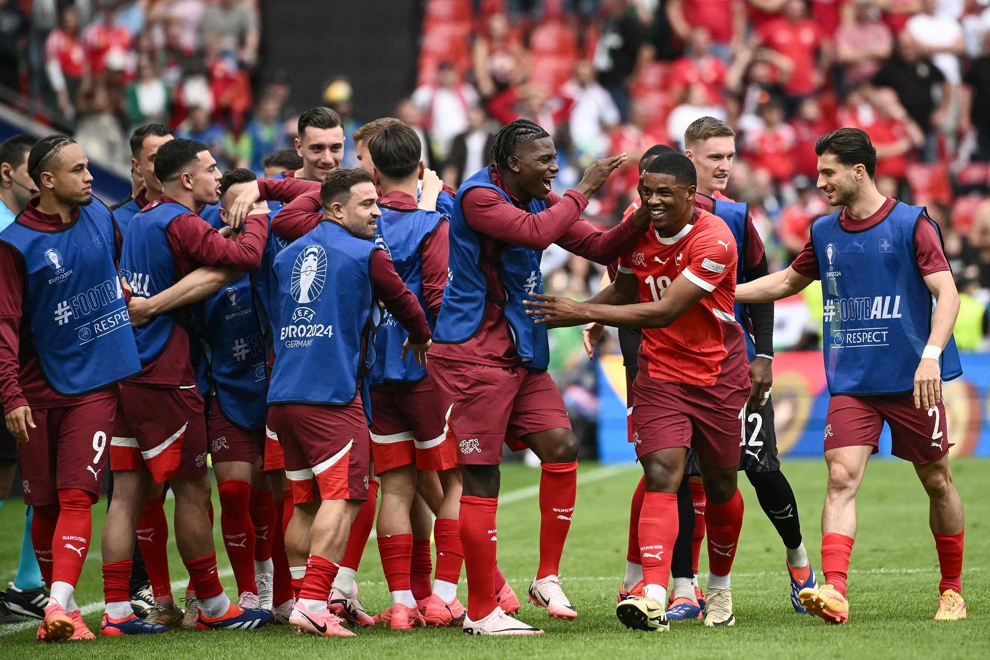 匈牙利队员备战备战备战,全队训练备战的简单介绍 匈牙利队员备战备战备战,全队训练备战的简单介绍