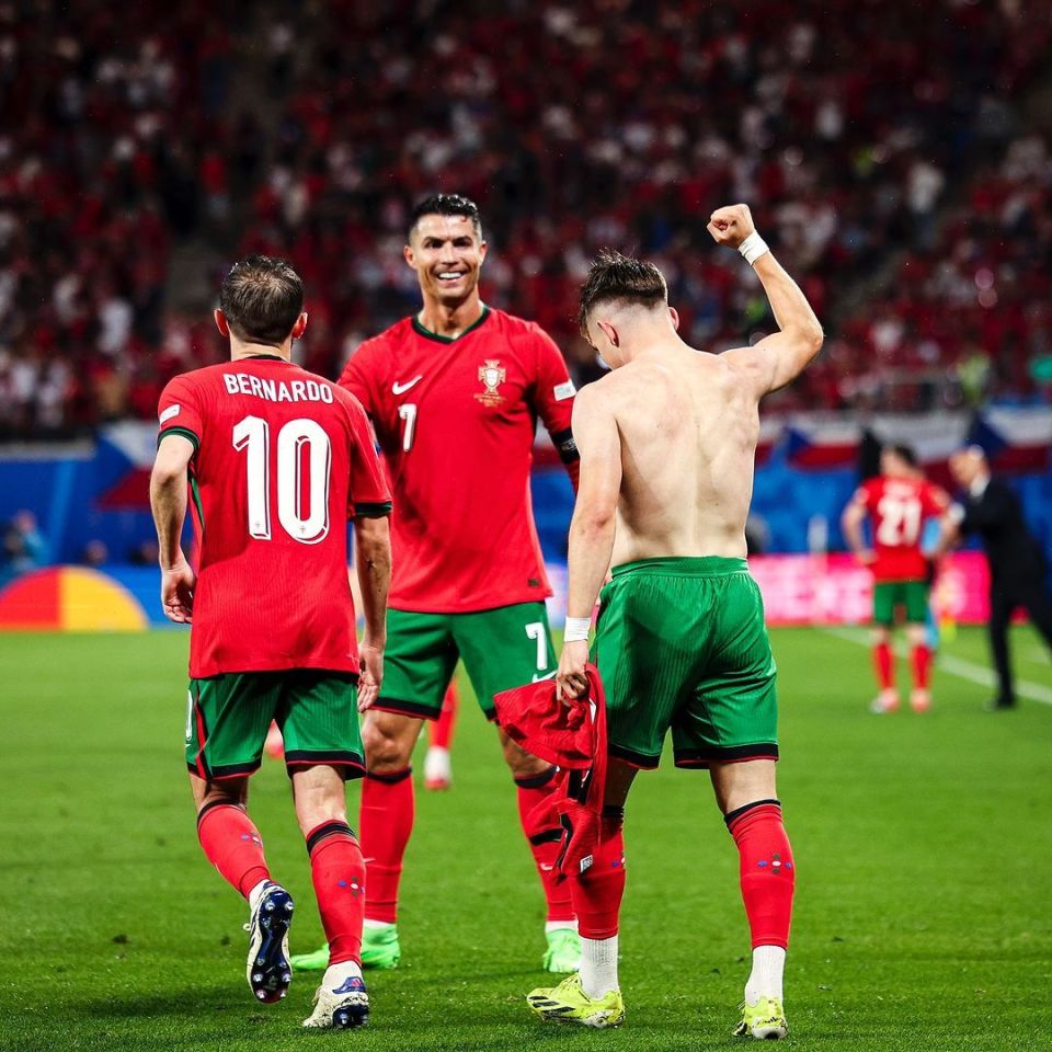 克里斯蒂亚诺·罗纳尔多以一记绝杀球帮助葡萄牙赢得胜利 克里斯蒂亚诺·罗纳尔多以一记绝杀球帮助葡萄牙赢得胜利