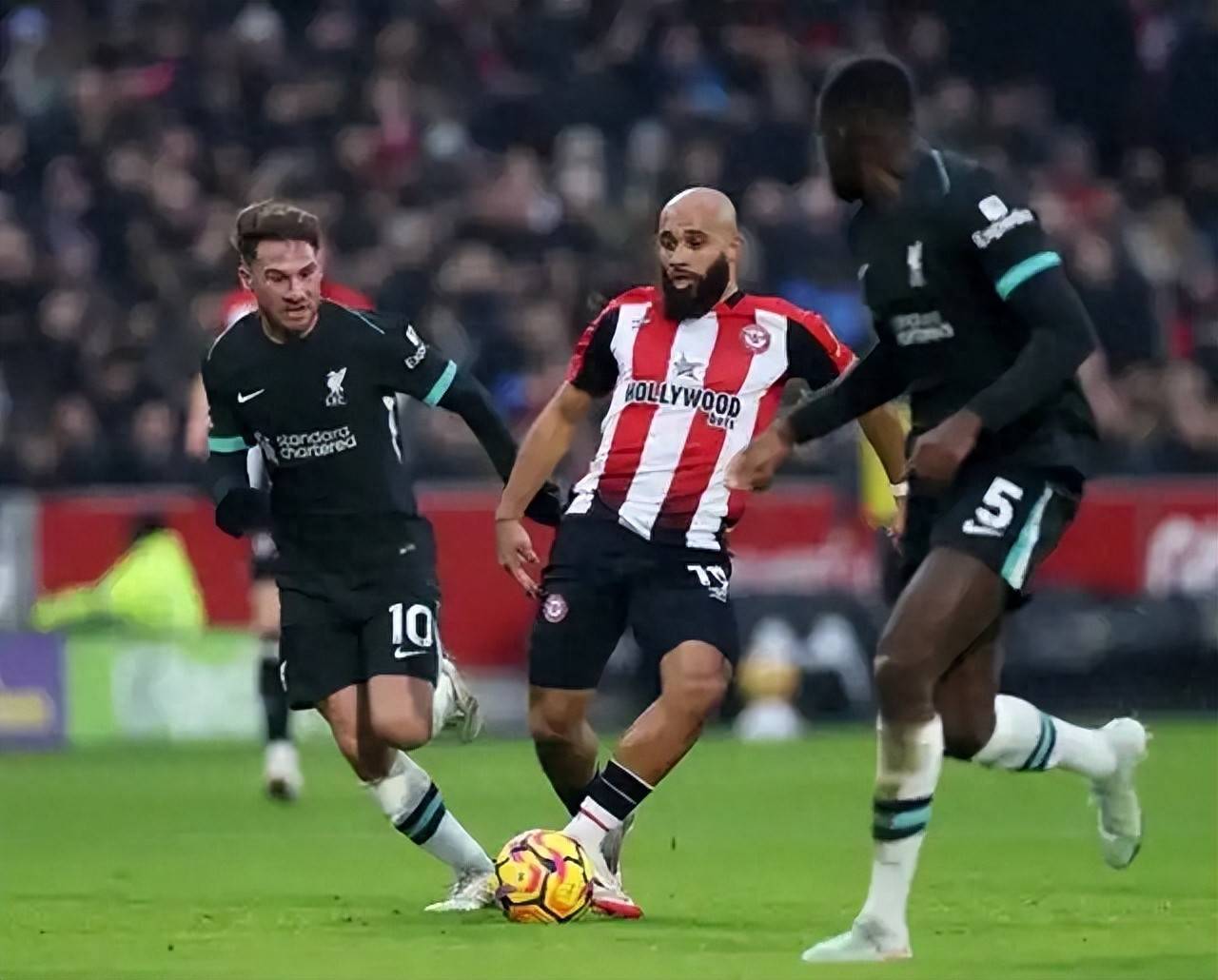 纽卡斯尔客场力克伯恩利，英超保级形势小有改观的简单介绍