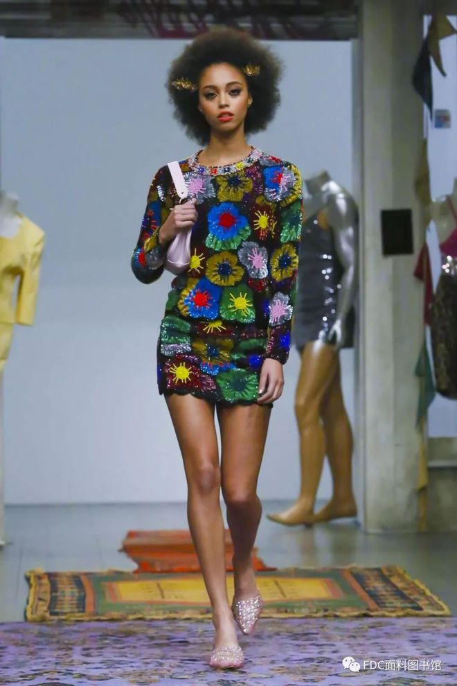 印度选手再次表现出色，摘得银牌闪光登场