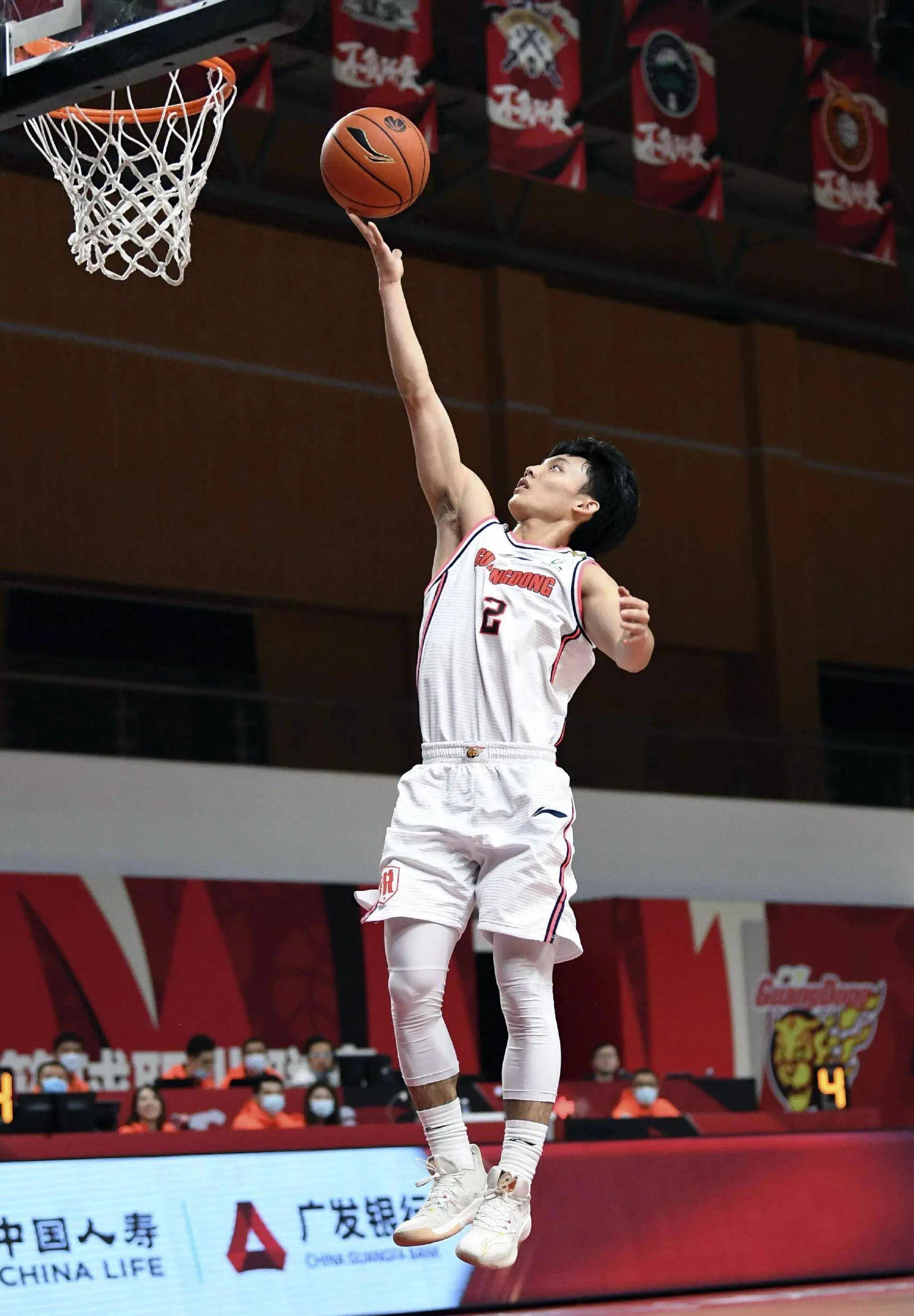 河北男篮年轻球员崭露头角,成重要一员 河北男篮年轻球员崭露头角,成重要一员