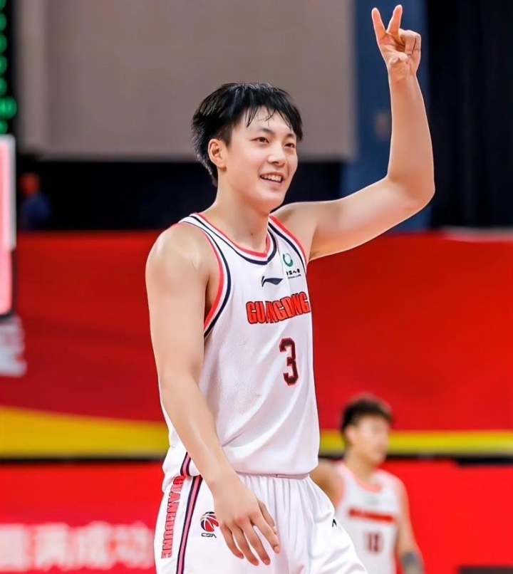河北男篮年轻球员崭露头角,成重要一员 河北男篮年轻球员崭露头角,成重要一员
