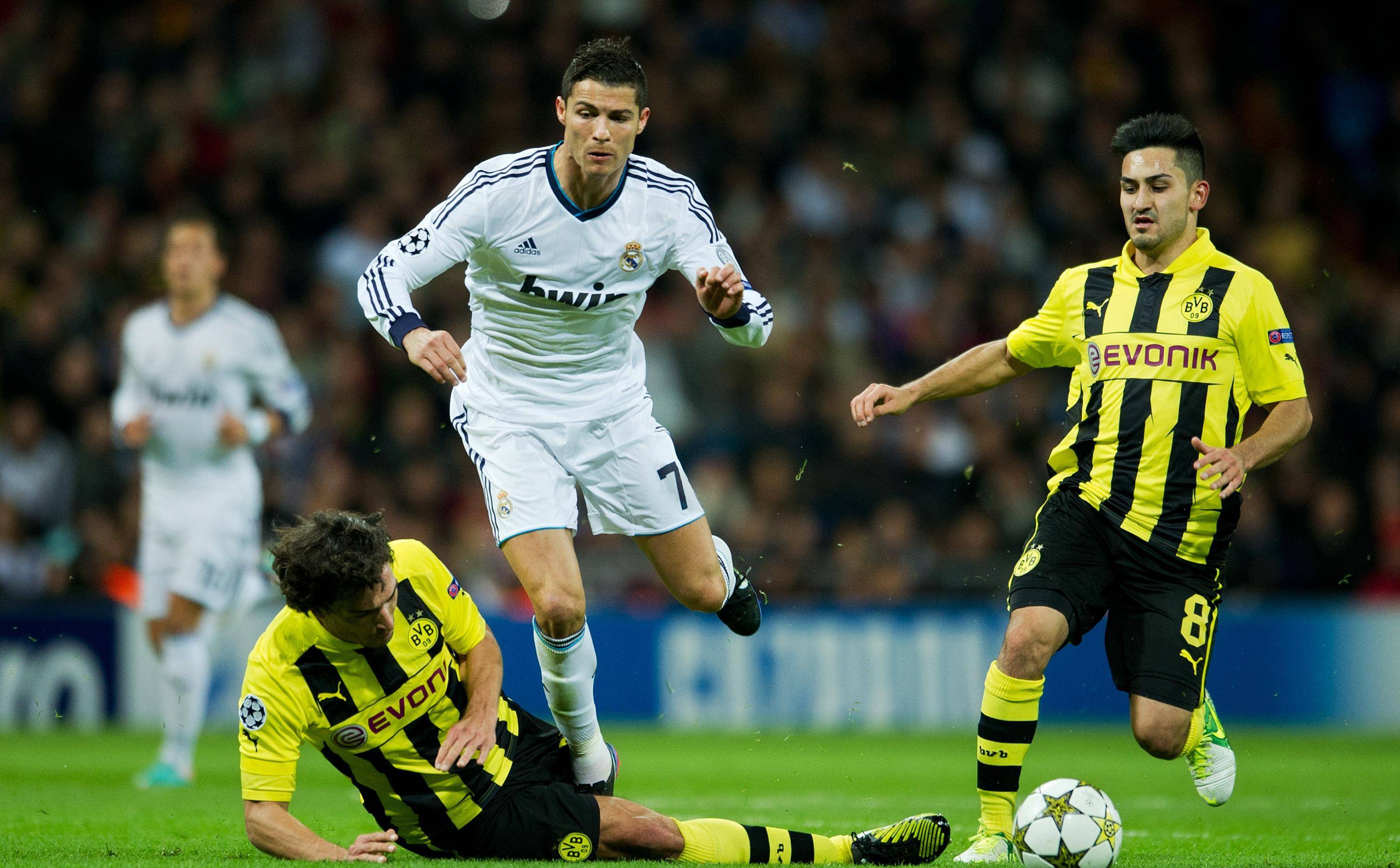 皇马逆袭成功,C罗助攻带队赢球 皇马逆袭成功,C罗助攻带队赢球