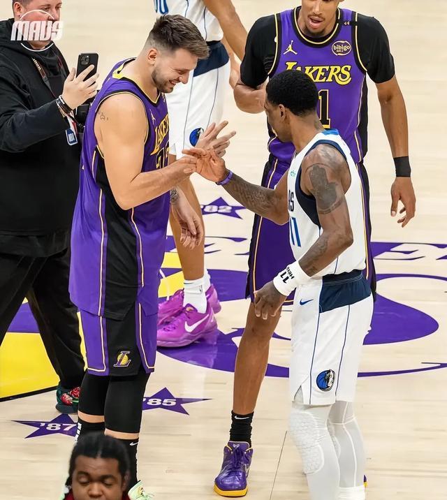 杜塞尔多夫精神抖擞，逆袭战胜强敌实现突破