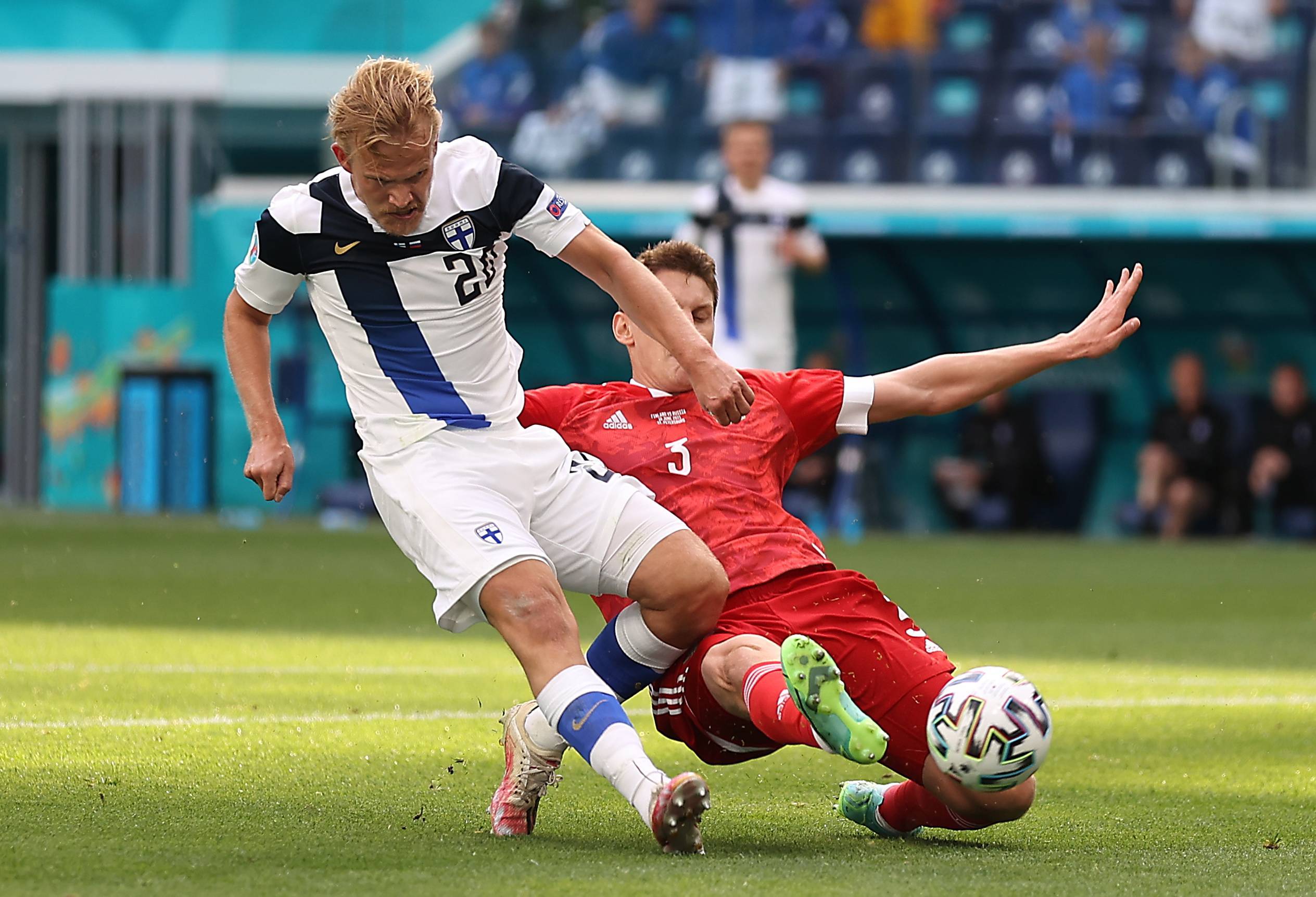 足球比赛中精湛技艺令人惊艳 足球比赛中精湛技艺令人惊艳