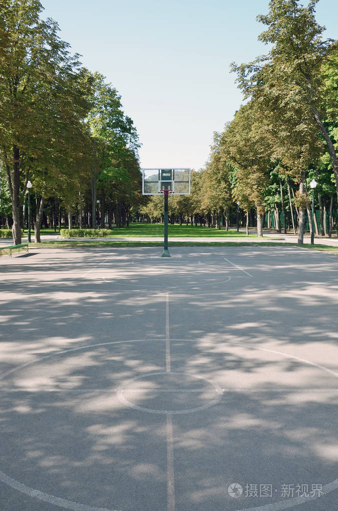 关于篮球场边新规定：禁止球迷大声喧哗的信息