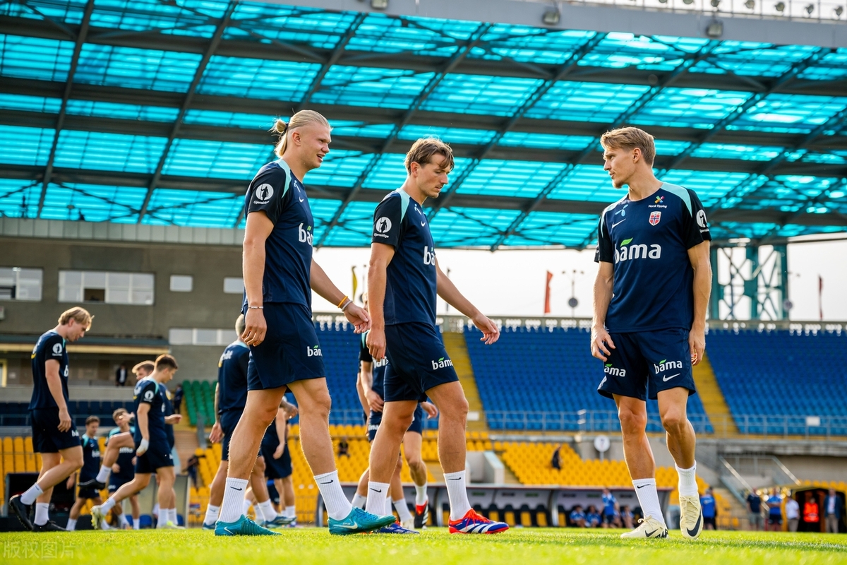 包含挪威被摩尔多瓦逼平，晋级希望渺茫的词条