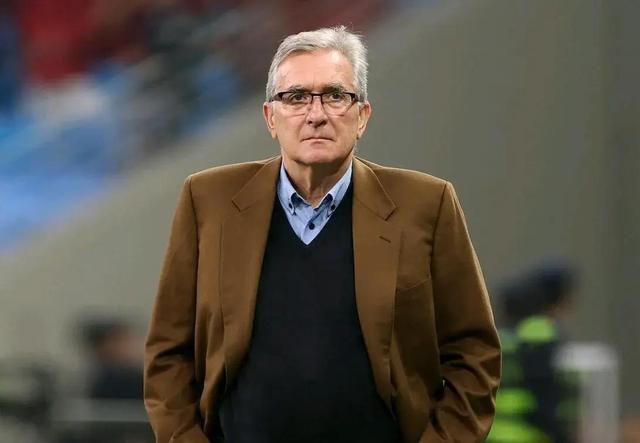 波兰中锋梅开二度，帮助球队逆袭