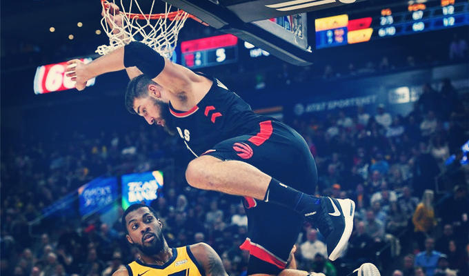 关于尼斯客场作战，大胜对手赢得关键三分的信息