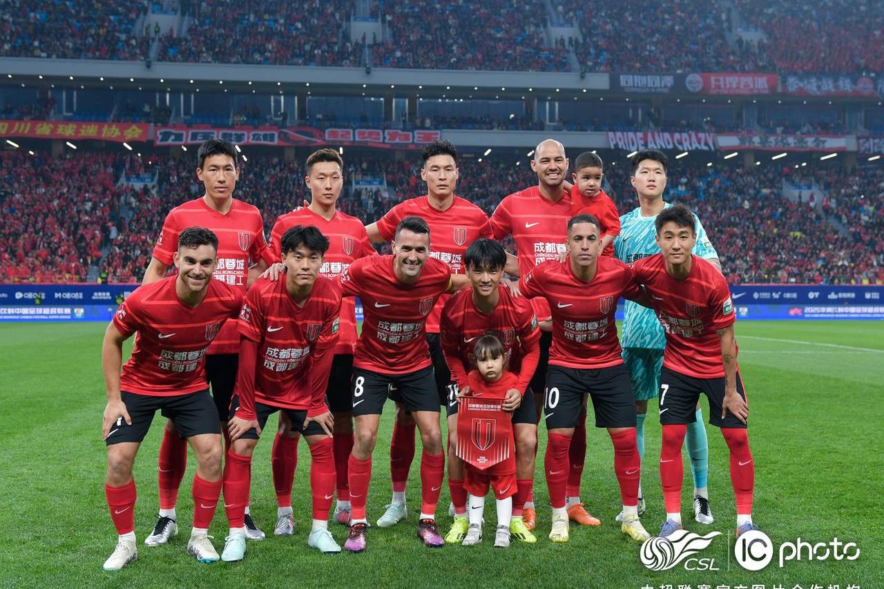 关于备战状态就绪，球员们全力以赴争胜的信息