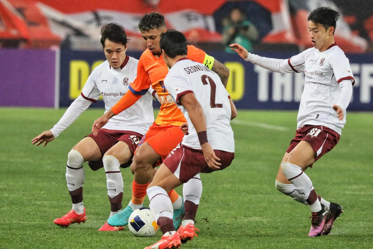 关于备战状态就绪，球员们全力以赴争胜的信息