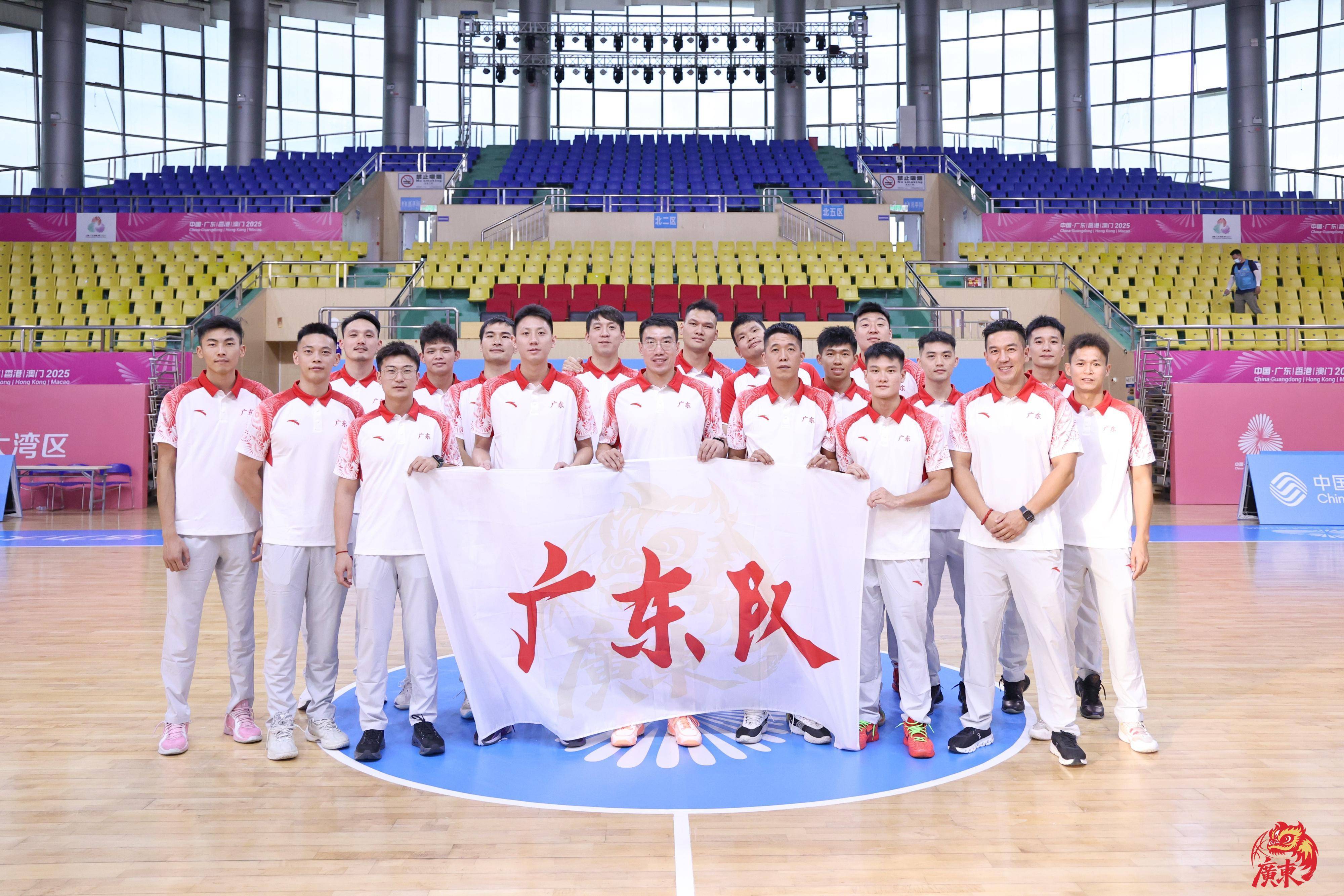 广东男篮客场击败广州队，稳居榜首