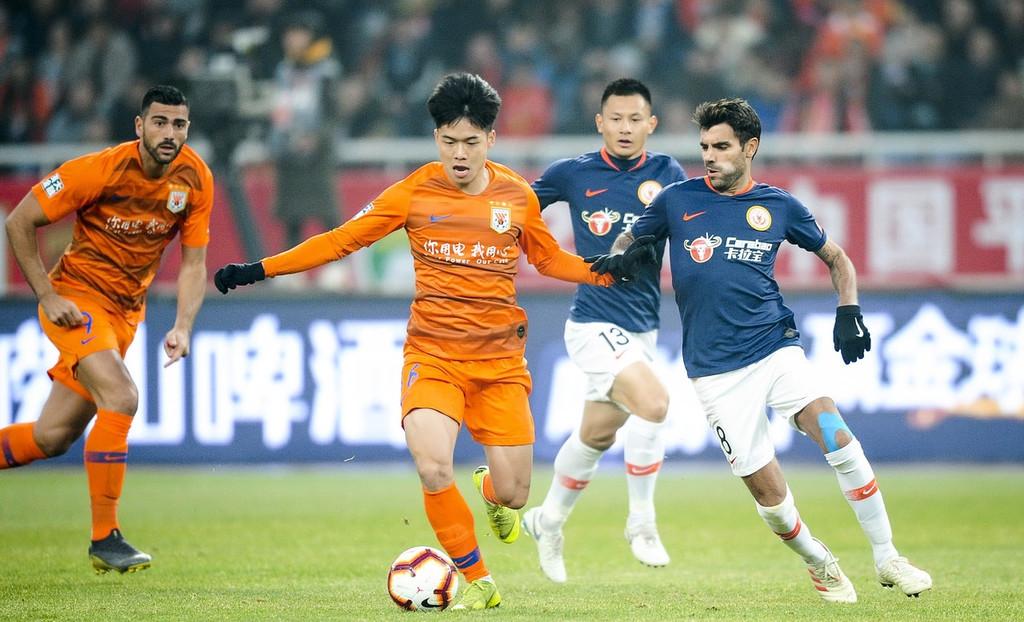 关于苏宁客场挑战国安，实力对抗激烈的信息