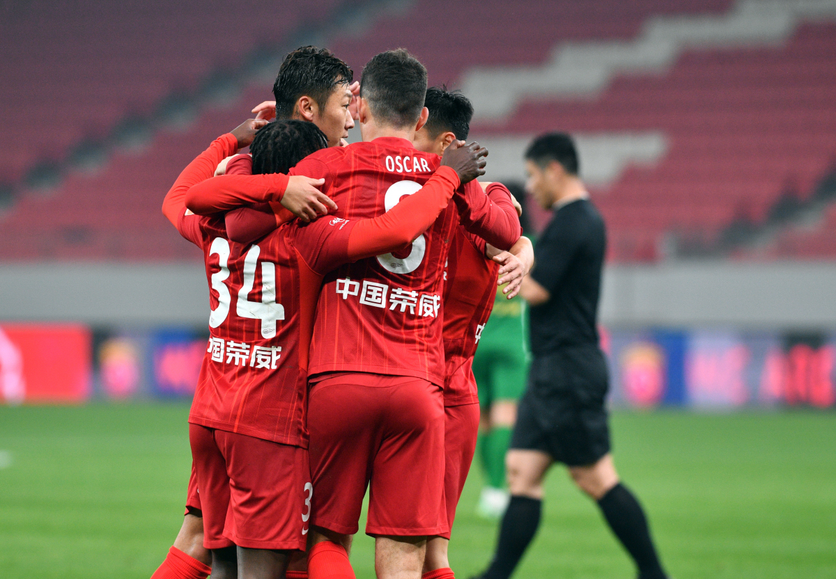 关于苏宁客场挑战国安，实力对抗激烈的信息