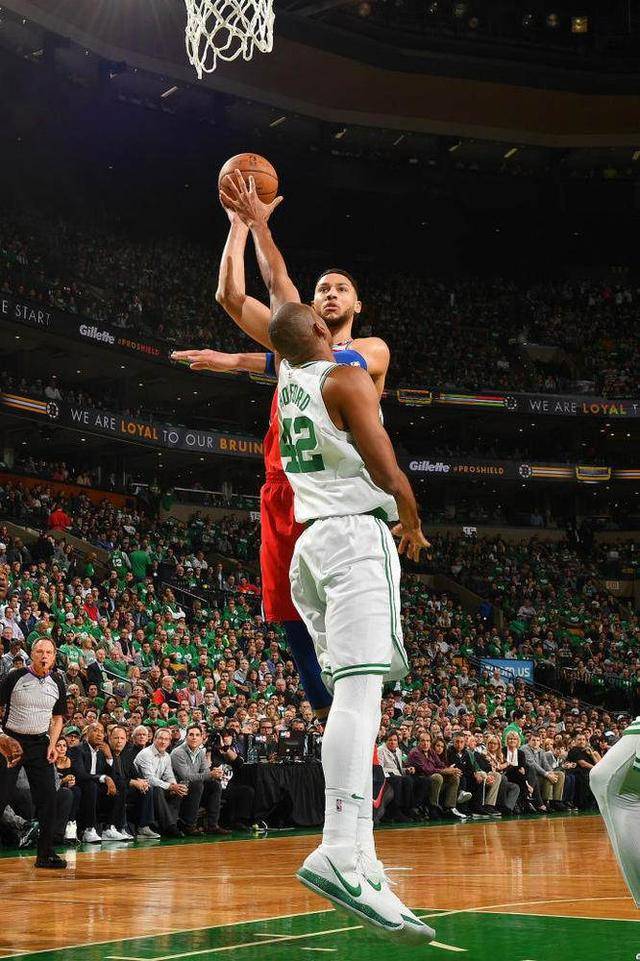 绿军挑战76人,胜负悬念引发猜想的简单介绍 绿军挑战76人,胜负悬念引发猜想的简单介绍