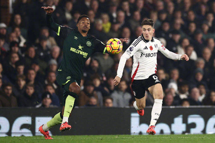 阿森纳主场击败富勒姆,继续领跑联赛 阿森纳主场击败富勒姆,继续领跑联赛