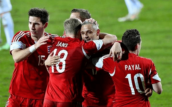 包含塞尔维亚险胜卢森堡，保住晋级希望的词条