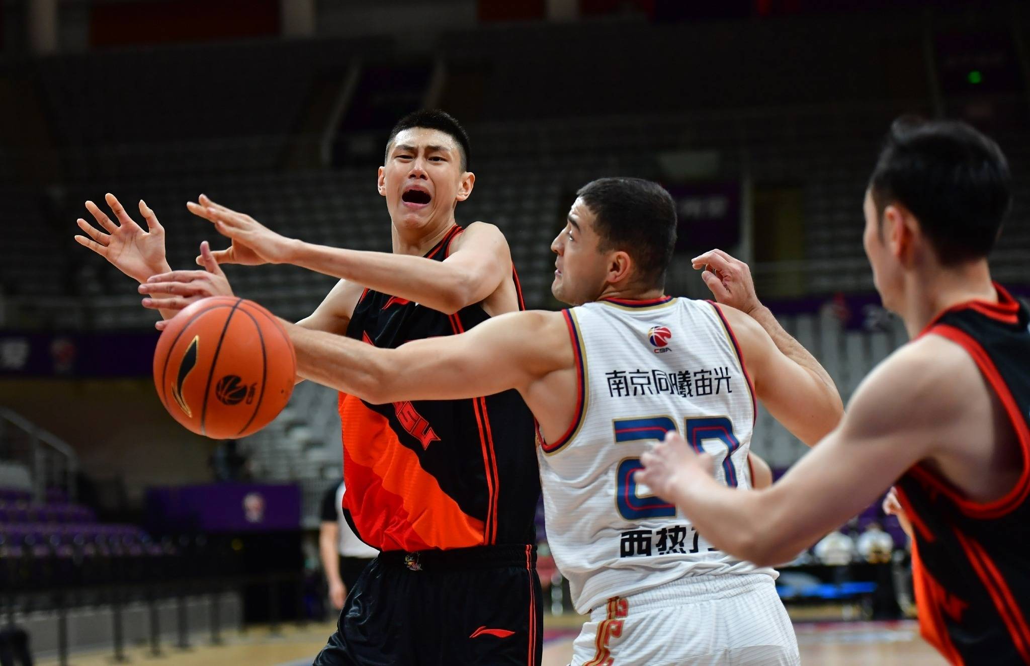 外援大爆发，单场得分破百，助力球队获胜