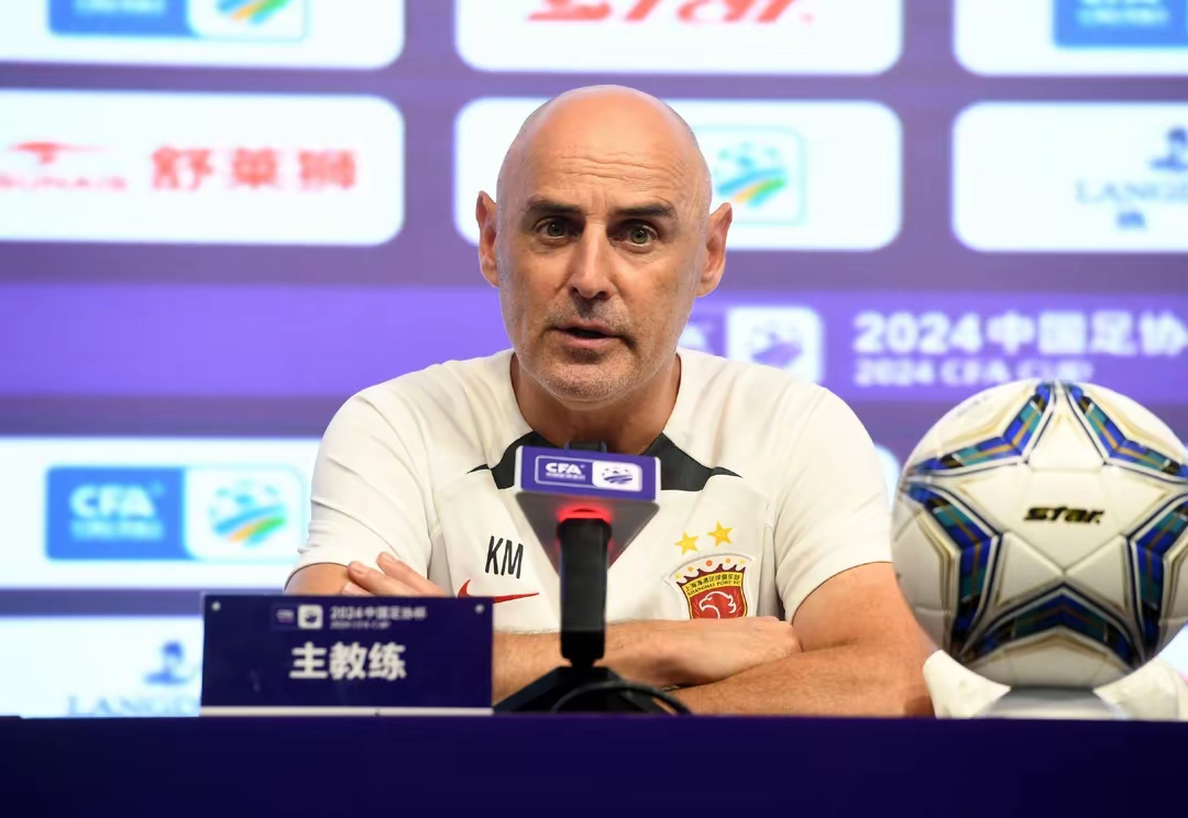 沙尔克关键进球助球队保级，主教练饱受赞誉的简单介绍