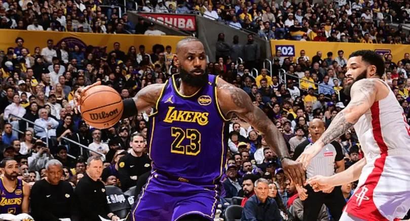 火箭击败湖人，豪取胜利！