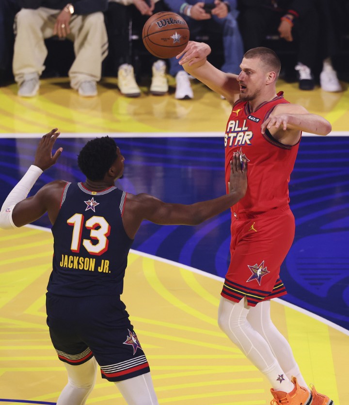 球星们在场上展现出绝对统治力