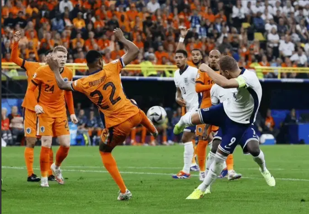 荷兰逆转战胜对手，晋级淘汰赛