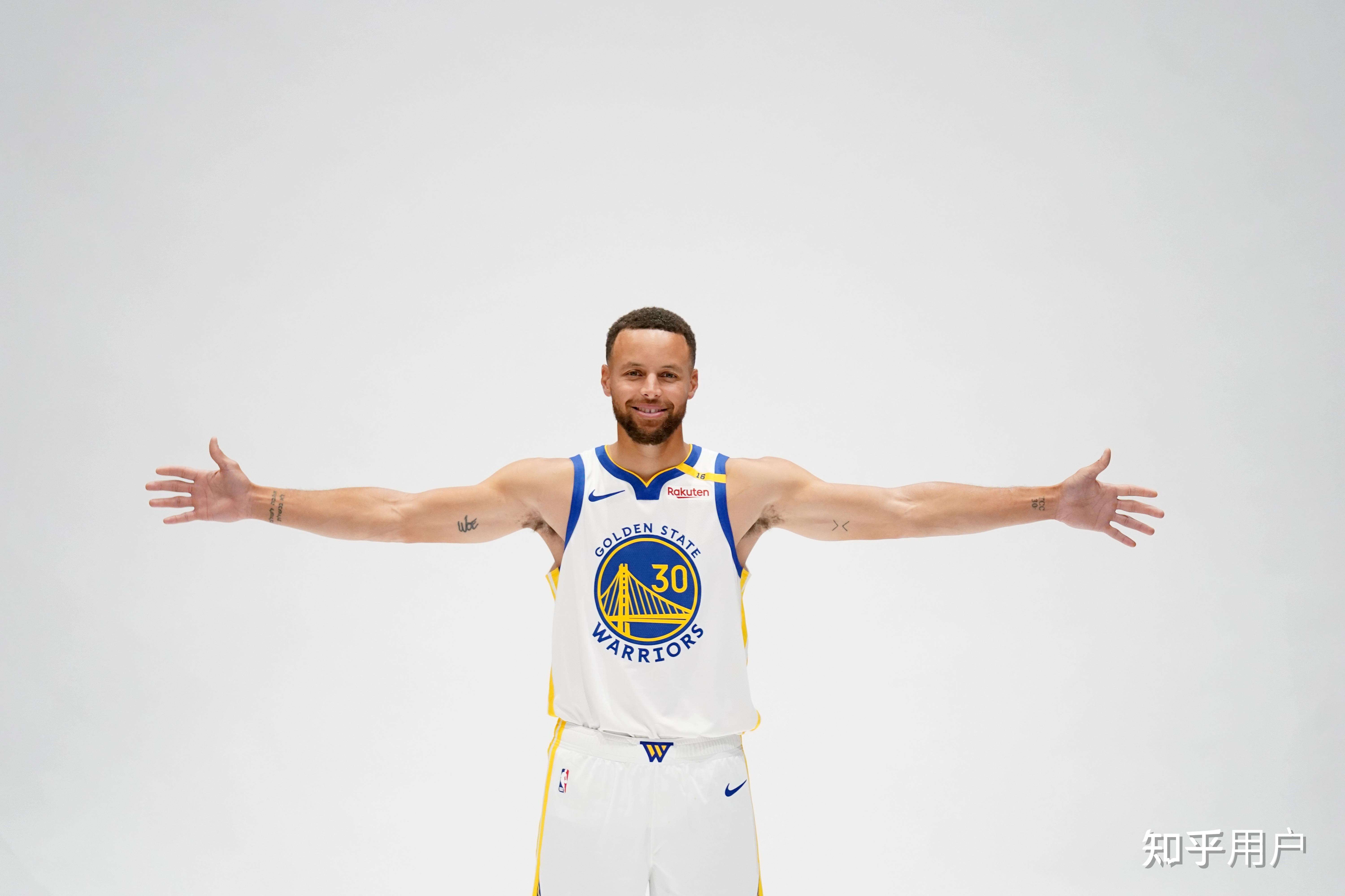 国际篮球明星：库里展现出色表现的简单介绍