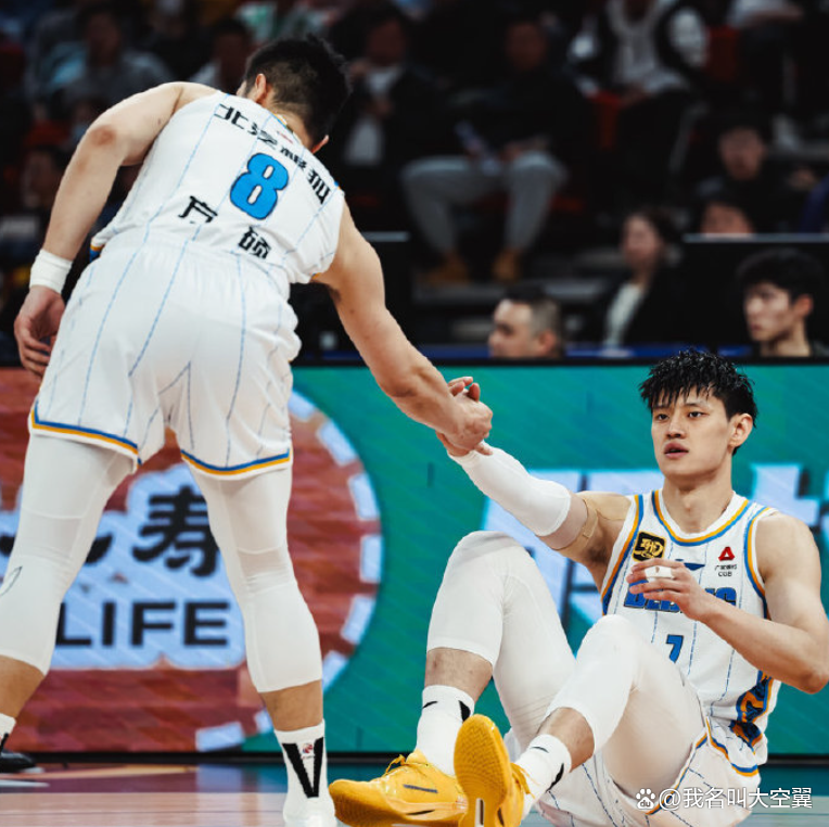 上海男篮全队发挥出色,打破对手防线的简单介绍 上海男篮全队发挥出色,打破对手防线的简单介绍